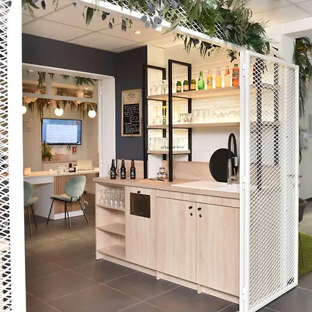 Hotel Kyriad Centre 3*