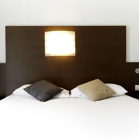 Kyriad Centre 3*
