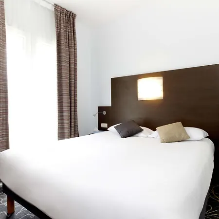 Kyriad Centre 3* Λα Ροσέλ