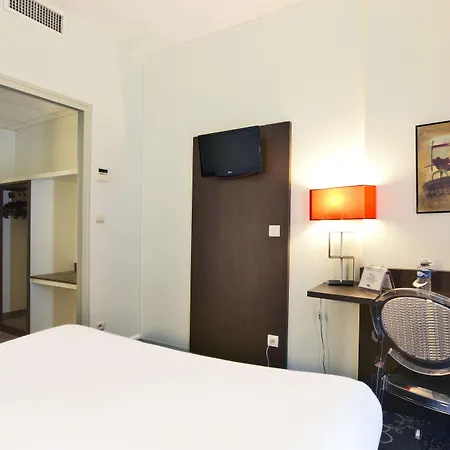 Kyriad Centre 3*