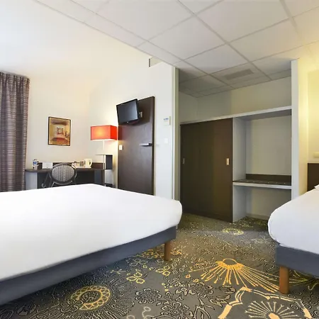Kyriad Centre 3* Λα Ροσέλ