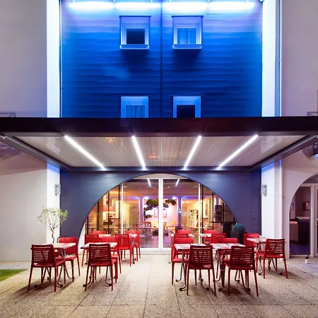 Kyriad Centre 3* Λα Ροσέλ