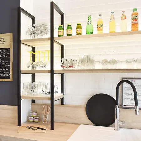 Kyriad Centre 3* Λα Ροσέλ