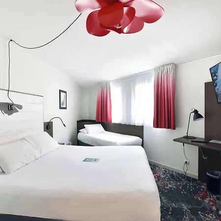 Kyriad Centre 3*