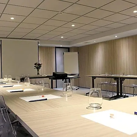 Kyriad Centre 3*