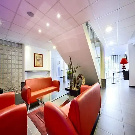 Kyriad Centre 3* Λα Ροσέλ