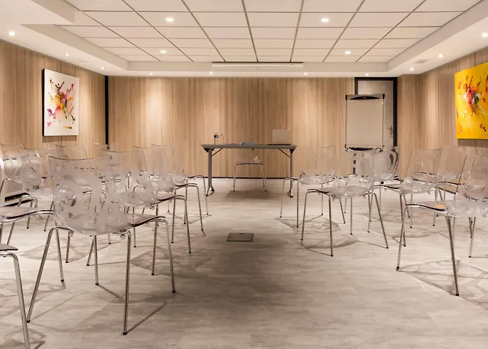 Hotel Kyriad Centre 3*