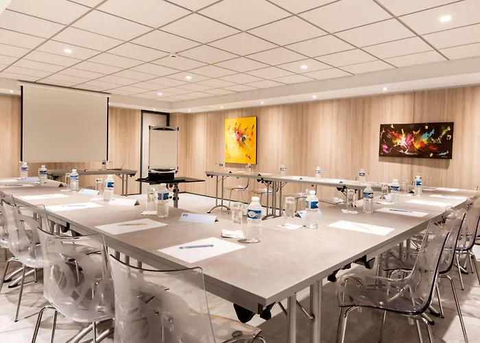 Kyriad Centre Hotel 3*